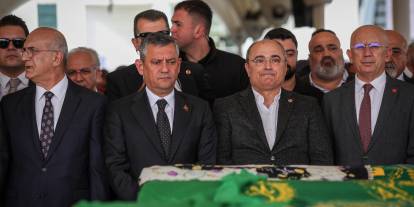 Özgür Özel, cenazeye katıldı