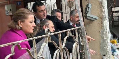 Sivaslı vekil Karasu enkaz bölgesinde: “Sorumlular utanmadan koltuklarında”