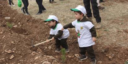 Zara'da fidanlar toprakla buluşturuldu