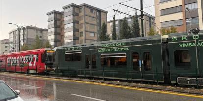 Tramvaya yıldırım isabet etti