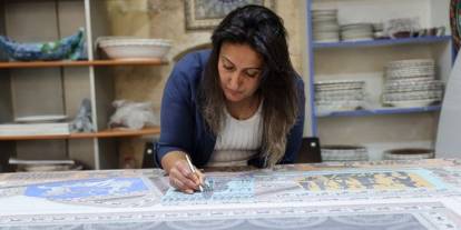 Tarihi konak, çini ustalarına atölye oldu