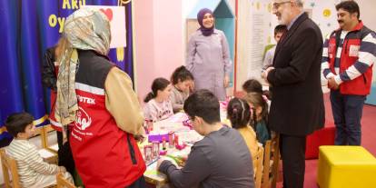 Çocuklar kütüphaneyi gezdi