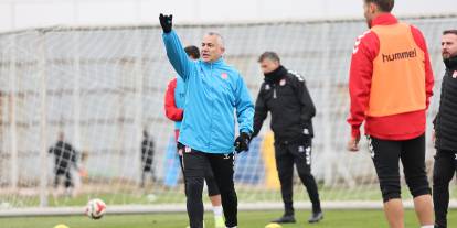 Sivasspor'da Altıparmak yönetiminde yoğun antrenman