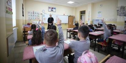 Milyonlarca öğrenci için ders zili çaldı