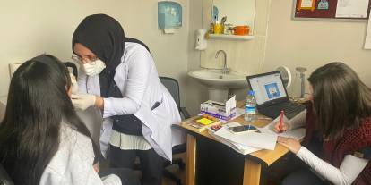 Diş hekimlerinden öğrencilere yerinde sağlık hizmeti