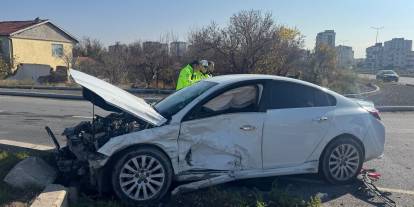 İki otomobilin çarpıştığı kazada 5 kişi yaralandı