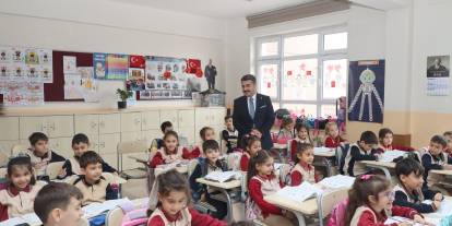 Sivas’ta Millî Eğitim Müdürü İlk Ders Gününde Öğrencileri Yalnız Bırakmadı