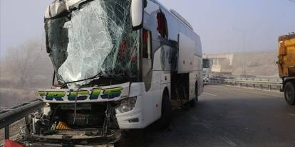 Yolcu otobüsüyle TIR çarpıştı: 11 yaralı