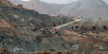 Sivas'ta göçük altında kalan maden işçisini arama çalışmaları yeniden başladı