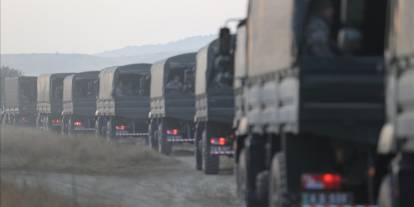 Düşen askeri uçağın enkazı tırlarla yurda getirildi