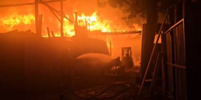 İş yeri yangınında mahsur kalan güvercinler kurtarıldı