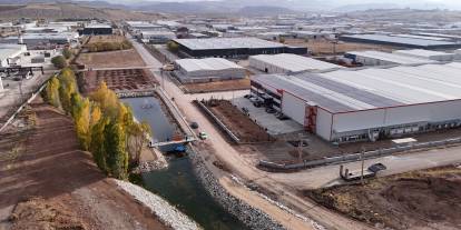 Bir yanda sanayi üretimi yapılıyor, bir yanda doğa korunuyor