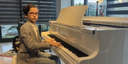 10 yaşında İngiltere'den lise diploması aldı