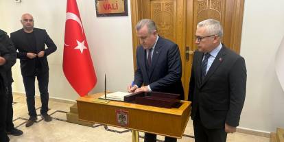 Bakan Bak Sivas'ta "Şeref Defteri"ni İmzaladı!