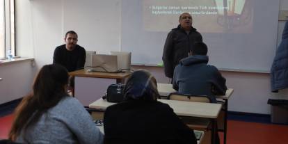 Göz teması olmasa da gönül bağı kurup öğretiyorlar