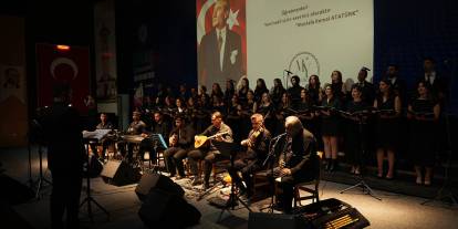 Sivas'ta öğretmen ve velilerinden Öğretmenler Günü'ne özel konser