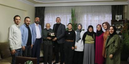 Öğrenciler ve Şehit Yakınları 95 Yaşındaki Öğretmeni Yalnız Bırakmadı