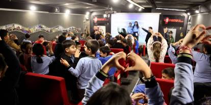 "Gezen Sinema Tırı" Sivas'ta çocuklarla buluştu