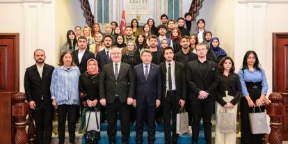 Sivas Cumhuriyet Üniversitesi Hukuk Fakültesi Öğrencileri bakanlıkta ağırlandı