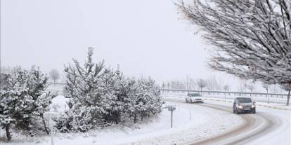 Sivas'a kar yolu gözüktü!