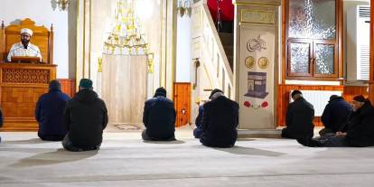 Sabahın bereketi Zara’da cemaatle paylaşıldı