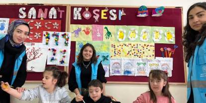 Sivas’ta gençlerden özel eğitim okullarına duygu yüklü ziyaret