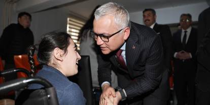 Sivas Valisi Şimşek, Dünya Engelliler Günü kapsamında özel eğitim okulunu ziyaret etti