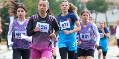 Genç atletler parkura damga vurdu