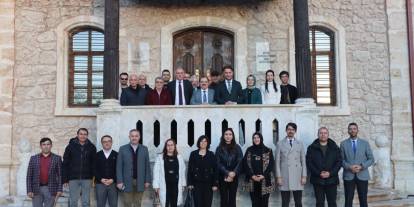 Halk müziğinin ustası Sarısözen söyleşiyle anıldı