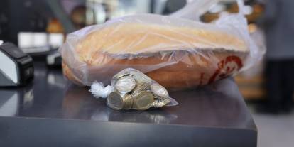 Sivas'ta yüz lira bozuk para getirene iki ekmek hediye