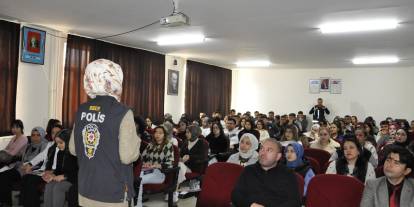 SCÜ'de emniyet ekiplerinden bağımlılık eğitimi