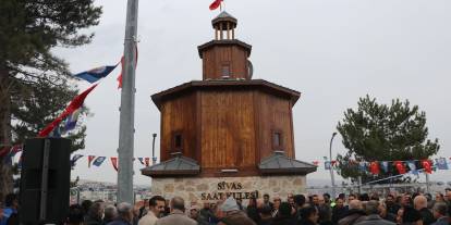 Sivas'ta tarihi saat kulesi yeniden inşa edildi