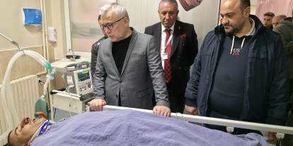 Sivas Valisi Şimşek'ten kazazedelere ziyaret