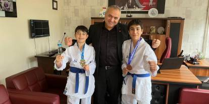 Karatede çifte gurur