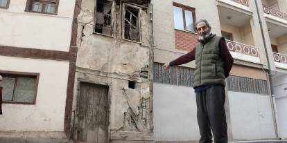 Sivas'ta 2 metrelik metruk yapı şehrin ortasında zamana direniyor