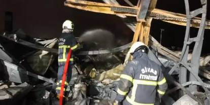 Kırıkkale’deki fabrika yangınına Sivas’tan güçlü takviye