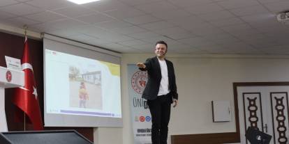 Fenomen öğretmen öğrencilerle buluştu