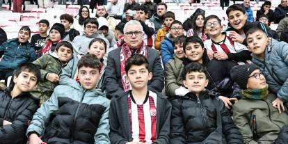 “Minik Yiğidolar” tribünlere geri döndü
