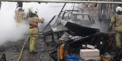 Ruhsatsız oto tamirhanesi alev alev yandı