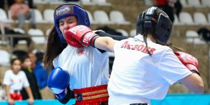 Genç sporcular ringde ter döktü