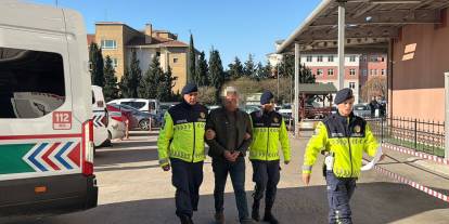 Durdurulan araçtan 15 kaçak göçmen yakalandı