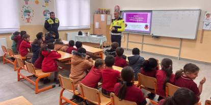 Sivas’ta jandarma ekiplerinden öğrencilere trafik eğitimi