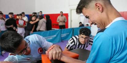 Sivas’ta bilek güreşi şöleni