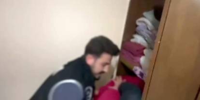 40 yıl hapis cezasıyla aranıyordu, gardıroptan çıktı