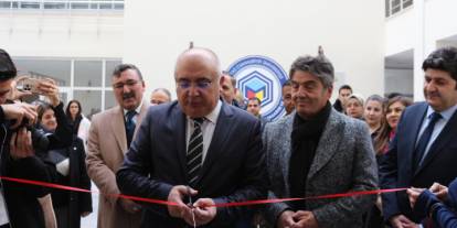 “Aile” temalı Posta Sanatı Bienali sanatseverlerle buluştu