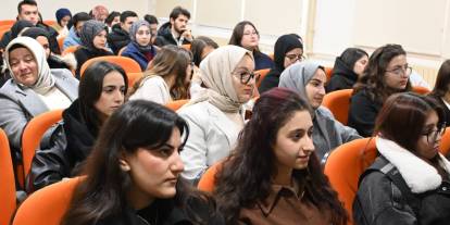 Mesleki deneyimlerini öğrencilere aktardılar