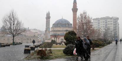 Sivas'ta kar yağışı etkili oldu