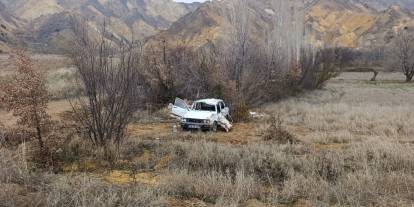Sivas'ta otomobil şarampole devrildi: 1 ölü 2 yaralı