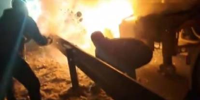 Alevlere karla müdahale ettiler! Sivas’ta TIR yangını korkuttu