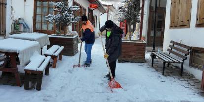 Divriği’de karla mücadele çalışmaları aralıksız sürüyor
